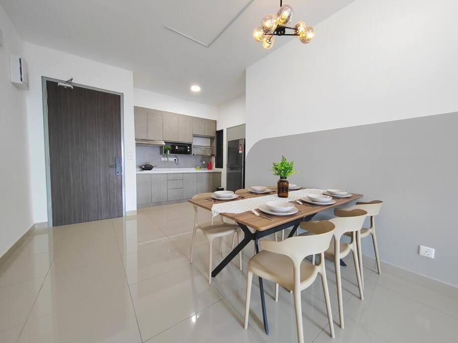 M Vertica New Lovely 3br W 100mbps Wi-fi Kuala Lumpur