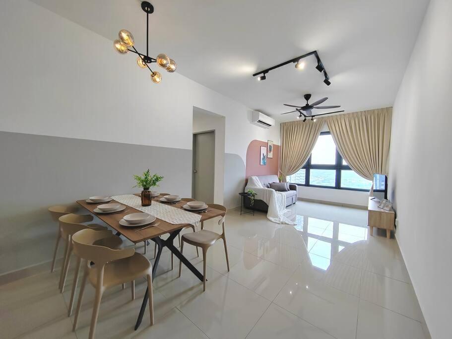 M Vertica New Lovely 3br W 100mbps Wi-fi *
