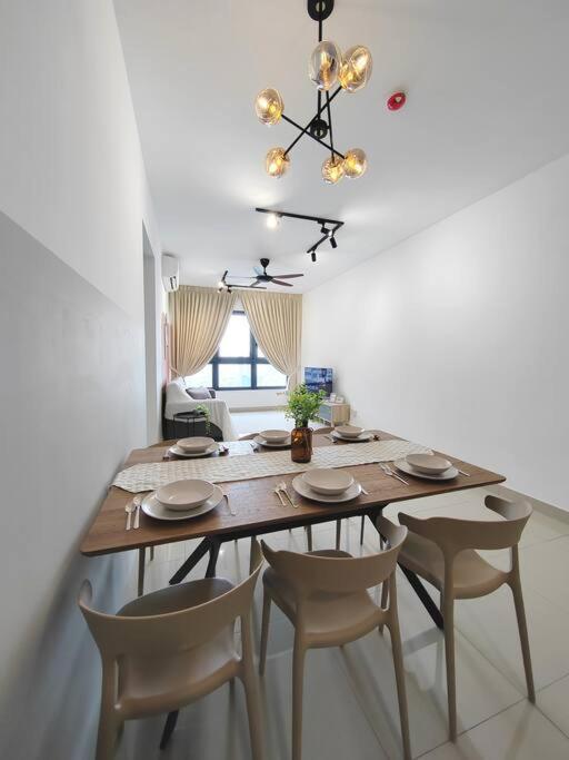 M Vertica New Lovely 3br W 100mbps Wi-fi Apartment *